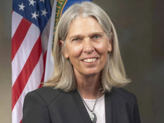 Portrait of Jill Hruby